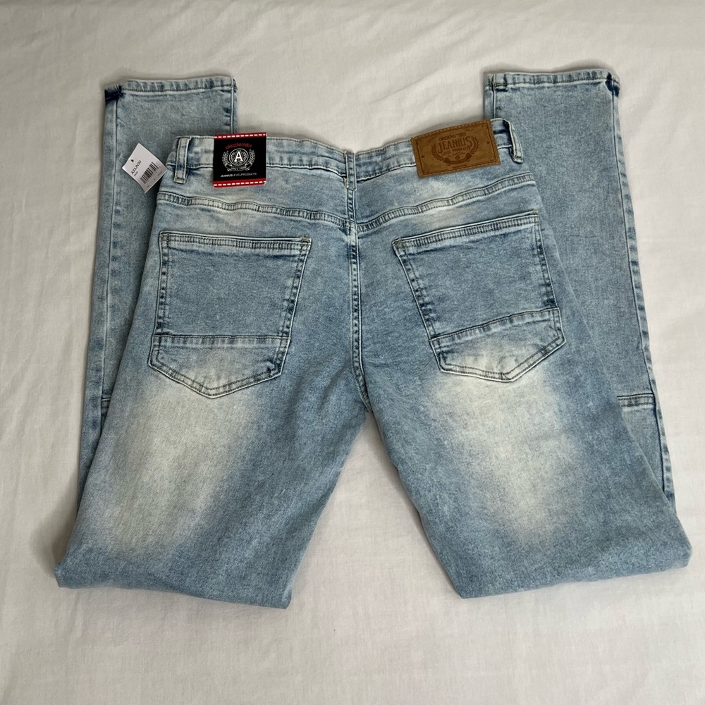 Akademiks Jeanius Level Men’s Jeans Distressed straight Legs denim Size 30X32 - Picture 4 of 8